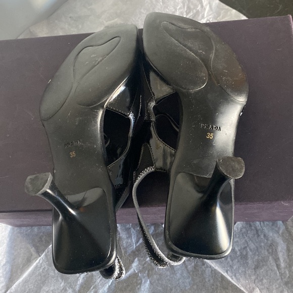 Vintage Prada sandal with black and a little gray trim in size 5 - Picture 8 of 13